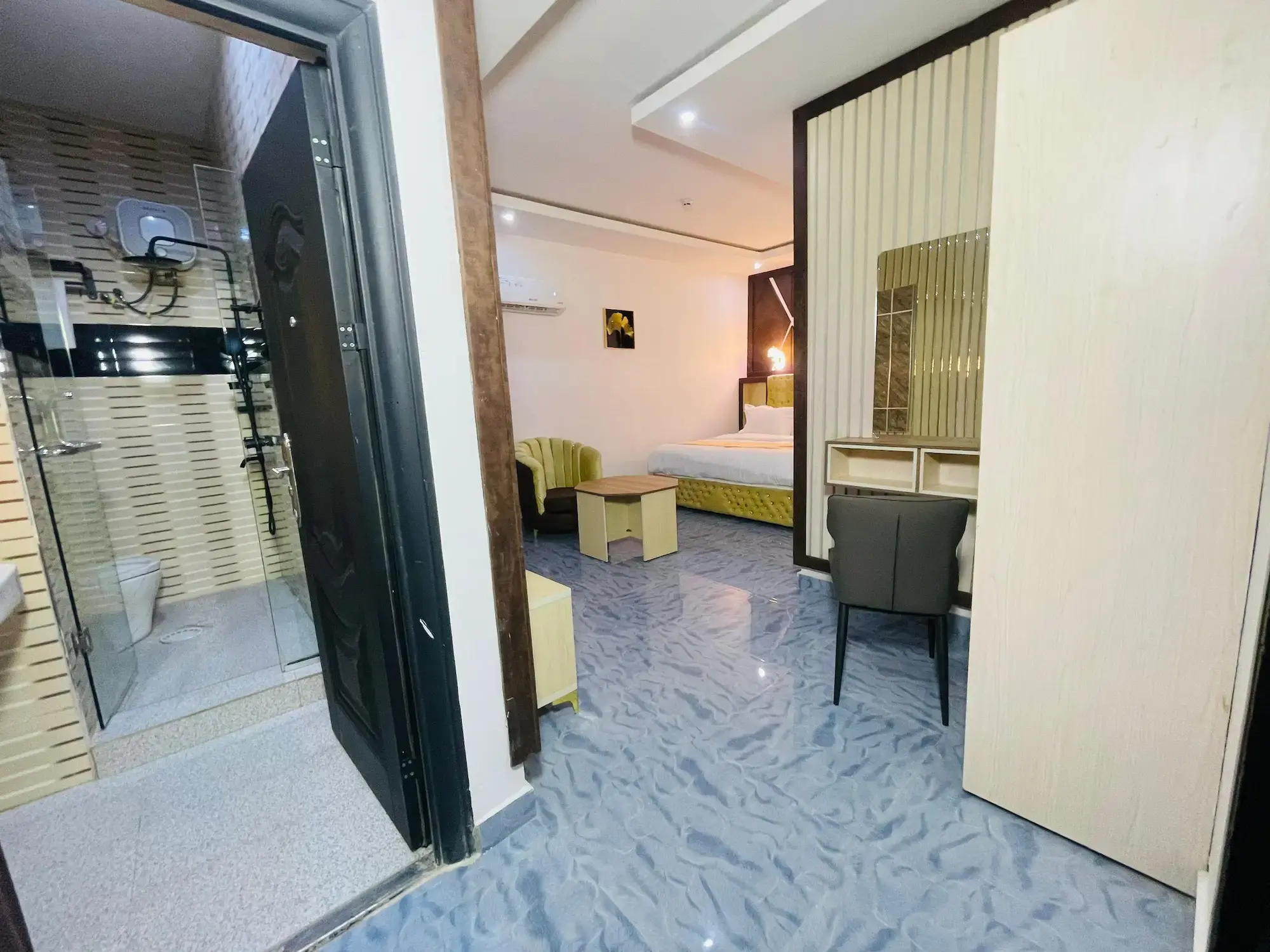 Executive Suite bathroom at Linksview Hotel & Suites