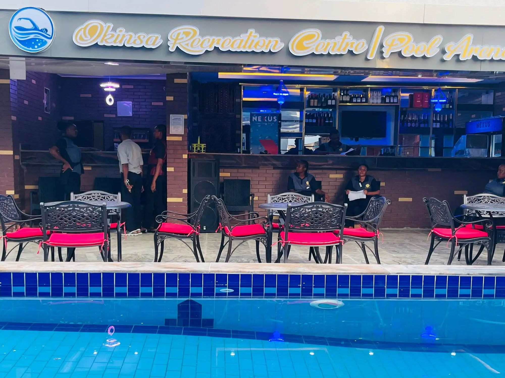 Davina Executive Bar & Lounge at Linksview Hotel & Suites