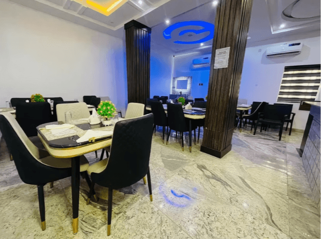 Mark-David Restaurant dining room at Linksview Hotel & Suites